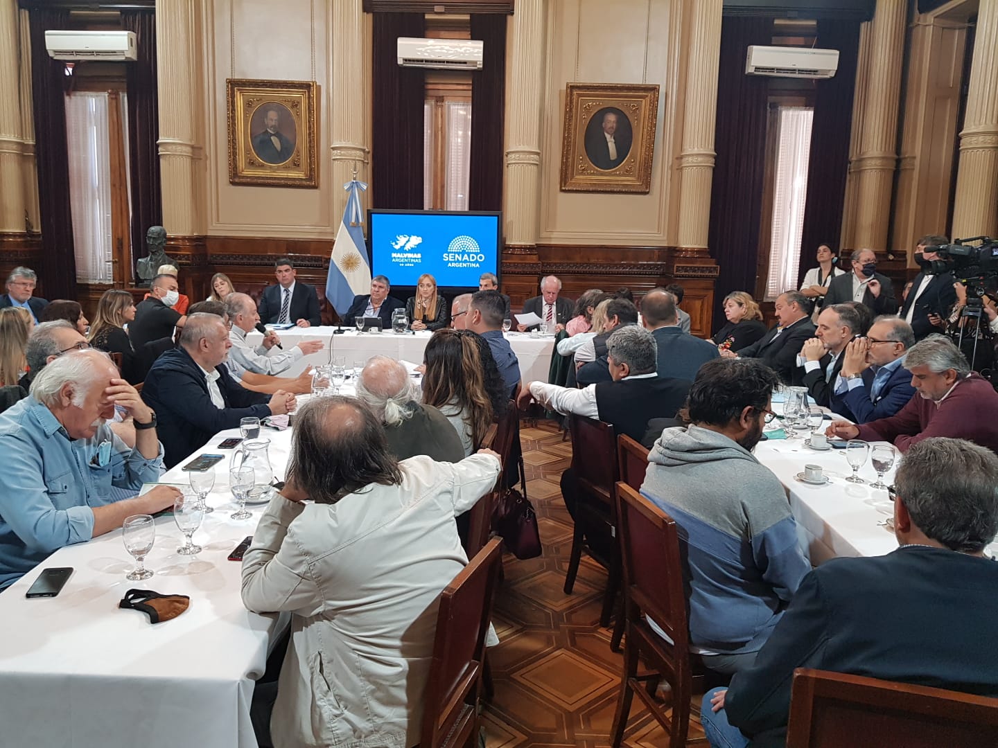 EL SENADO CON REPRESENTANTES GREMIALES  PARA CONOCER LA LEY CONTRA LA FUGA DE CAPITALES