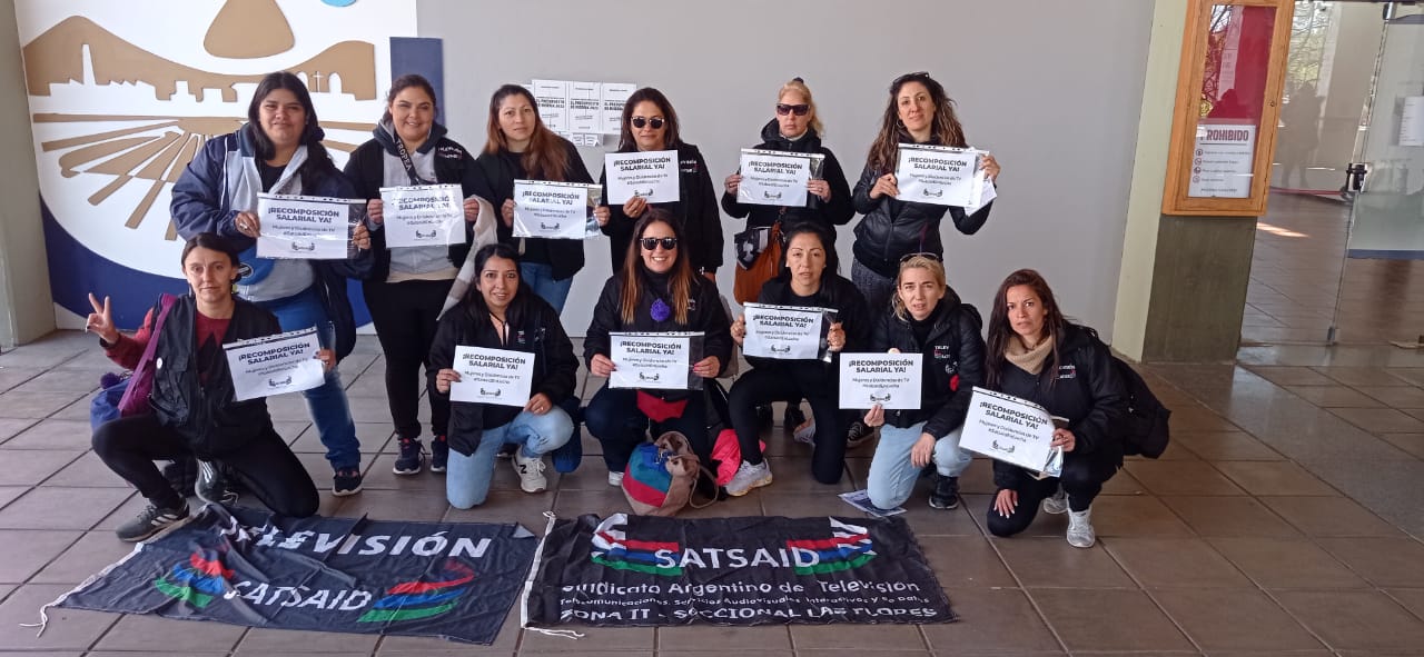 TRABAJADORAS DE TV PRESENTES EN EL 35º ENCUENTRO PLURINACIONAL DE MUJERES, LESBIANAS, TRANS, TRAVESTIS, INTERSEXUALES, BISEXUALES Y NO BINARIES EN SAN LUIS