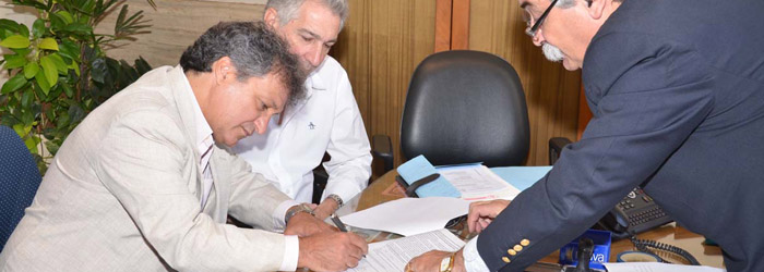 Firma de convenio con el Banco Nación