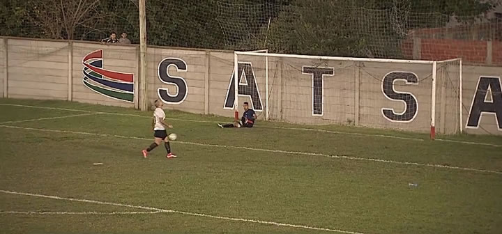 Fútbol: Eliminados por penales