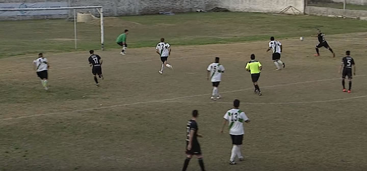 Fútbol: Triunfo en el descuento