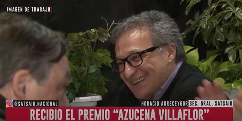 IMAGEN DE TRABAJO EN LA ENTREGA DE PREMIOS AZUCENA VILLAFLOR, EN LA QUE FUE DISTINGUIDO HORACIO ARRECYGOR