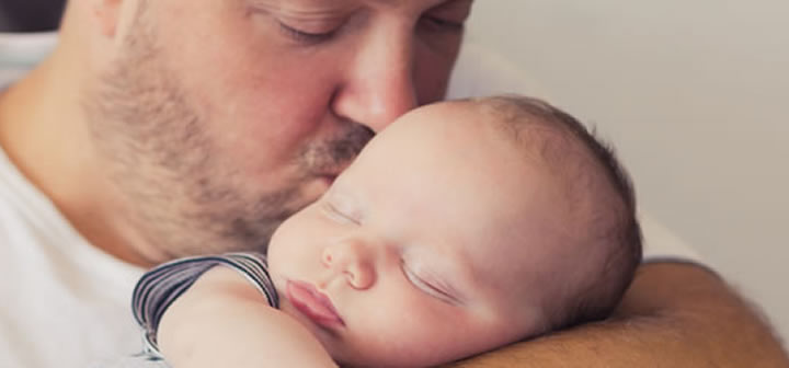 Más días de licencia por paternidad, una tendencia que avanza entre las empresas