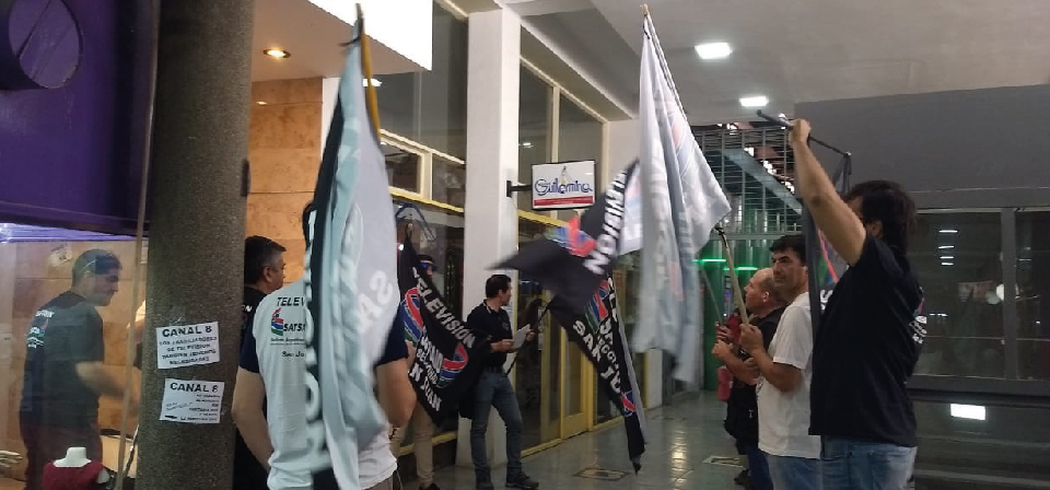 Movilización en Canal 8 de San Juan por incumplimiento del acuerdo paritario