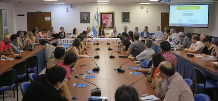 Por una Comunicación Democrática