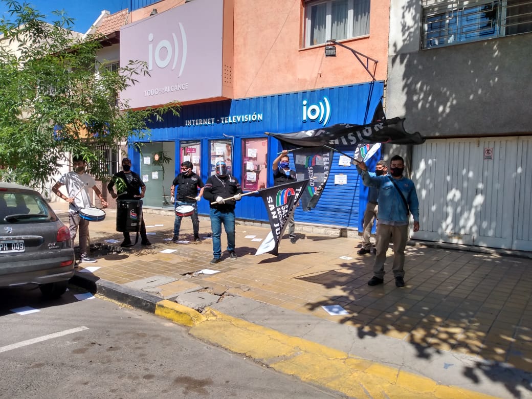 SAN JUAN: MOVILIZACIÓN TRAS EL DESPIDO DE TRABAJADORXS