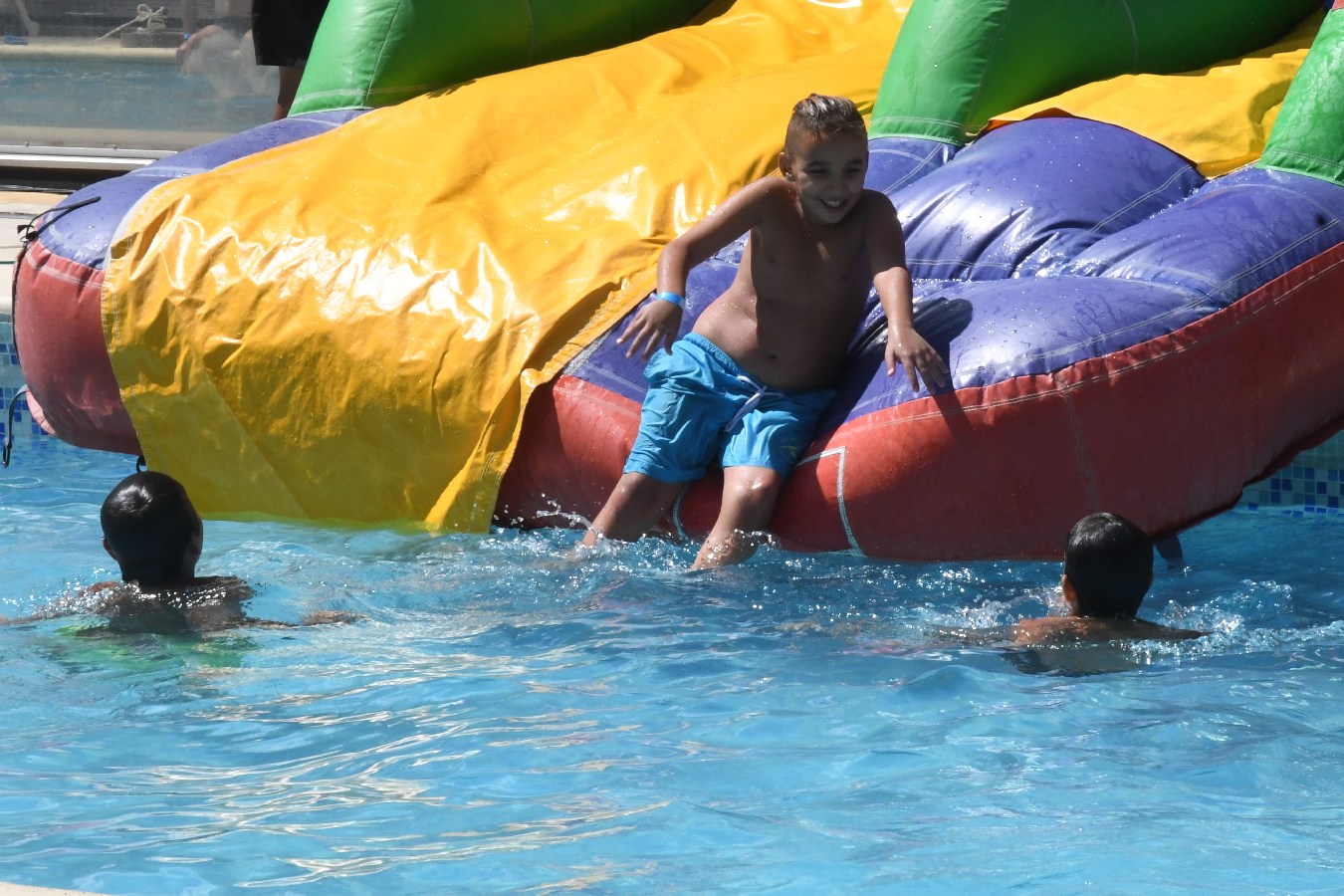 LAS FAMILIAS DEL SATSAID DISFRUTARON LA ALEGRÍA DEL CARNAVAL EN LA FIESTA DEL AGUA