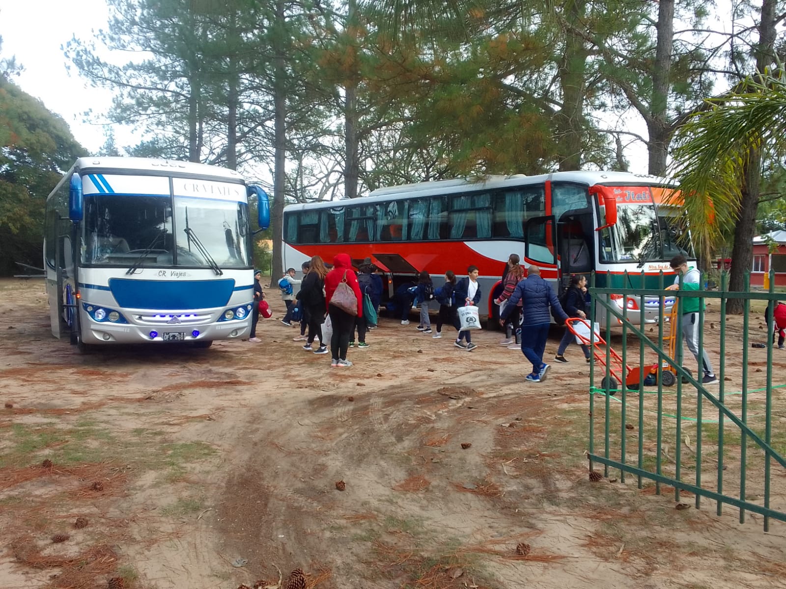 SANTA FE: ALUMNOS Y MAESTROS VISITARON EL COMPLEJO DE ARROYO LEYES 