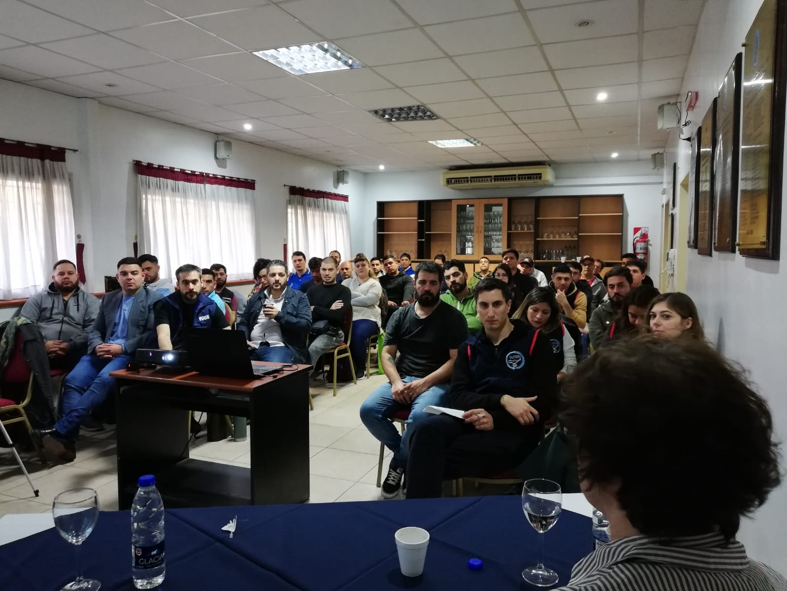 UNI JÓVENES: CHARLA SOBRE INTELIGENCIA ARTIFICIAL EN EL MUNDO DEL TRABAJO 