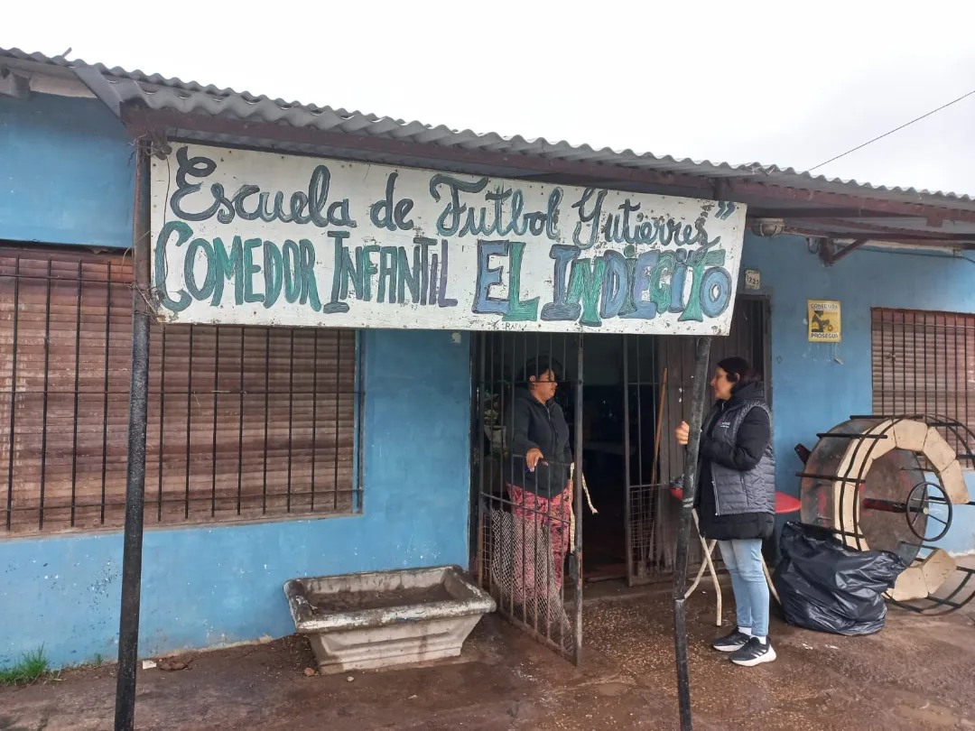 MAR DEL PLATA: LA SECCIONAL ENTREGÓ AL COMEDOR EL INDIECITO LOS JUGUETES Y ALIMENTOS DONADOS 