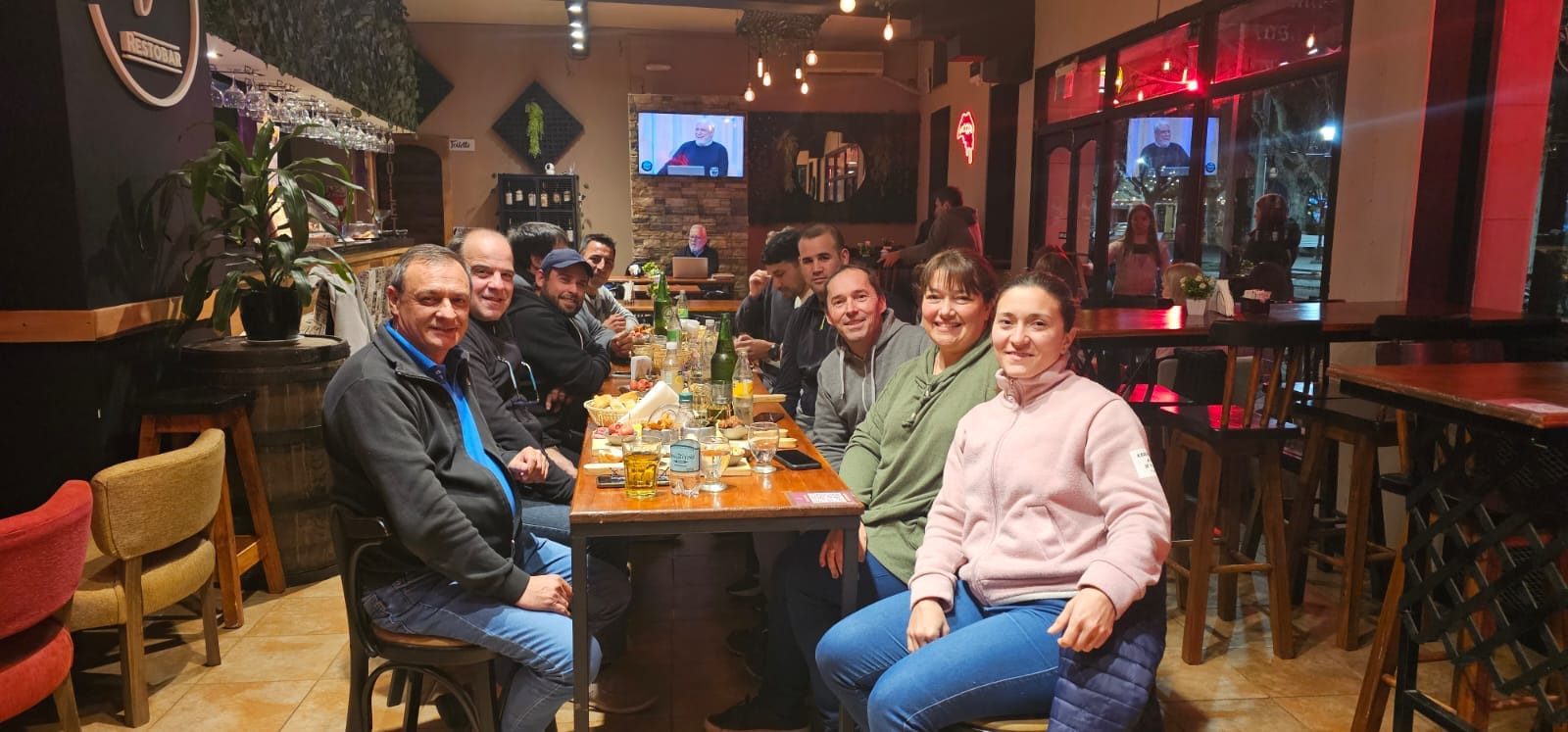 BUENOS AIRES ZONA 2: CENA CON TRABAJADORES DE TELECOM DE SAN MIGUEL DEL MONTE 