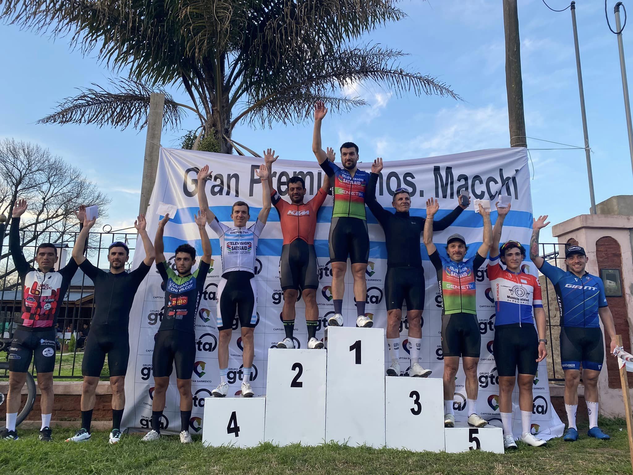 EL EQUIPO DE CICLISMO DEL SAT CONQUISTÓ EL GRAN PREMIO DE LOS HERMANOS MACCHI 