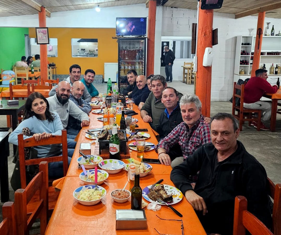 BUENOS AIRES ZONA 2: CENA DE CAMARADERÍA CON TRABAJADORES DE TELECOM Y ARI COMUNICACIONES DE DOLORES 