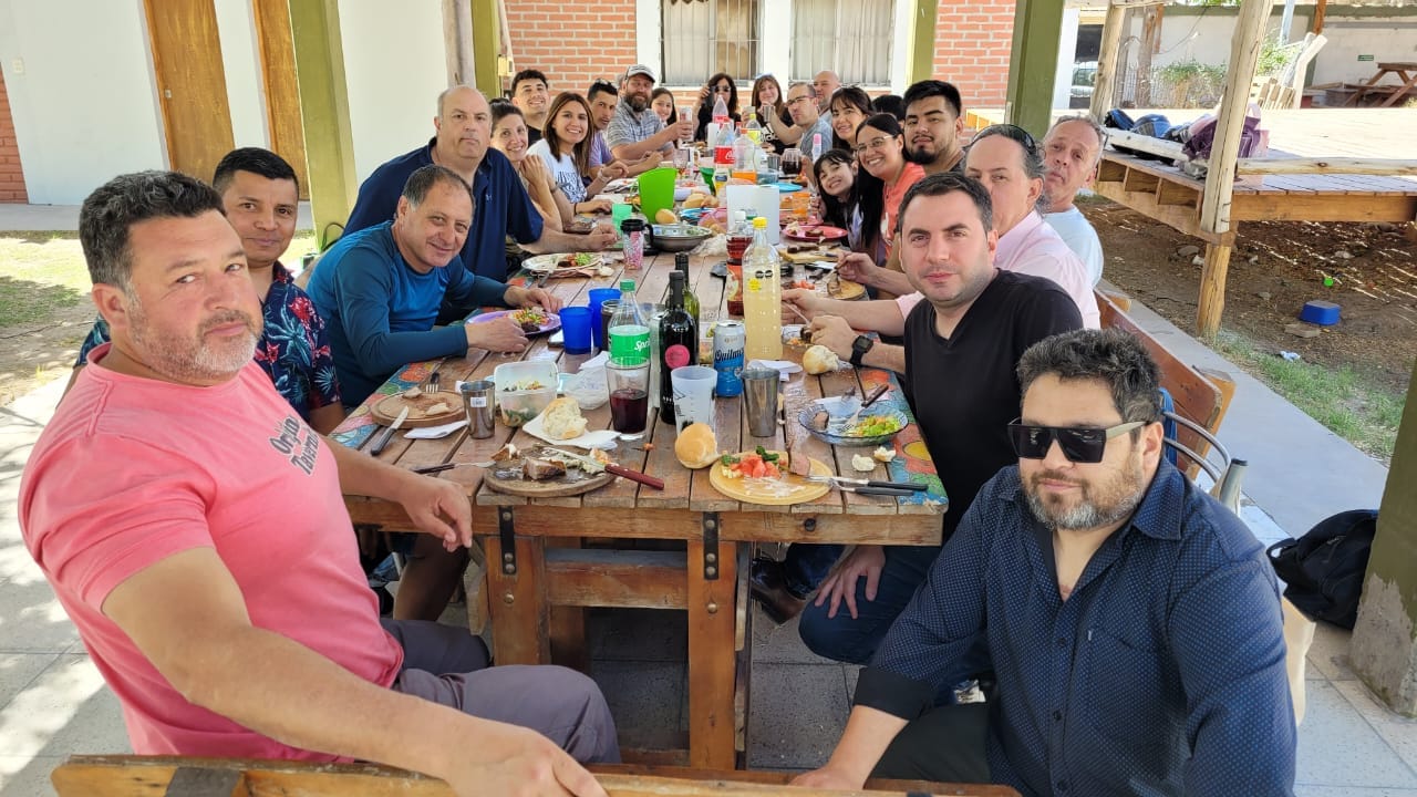 SAN JUAN: ALMUERZO DE CAMARADERÍA CON TRABAJADORES DE CANAL 5 TELESOL 