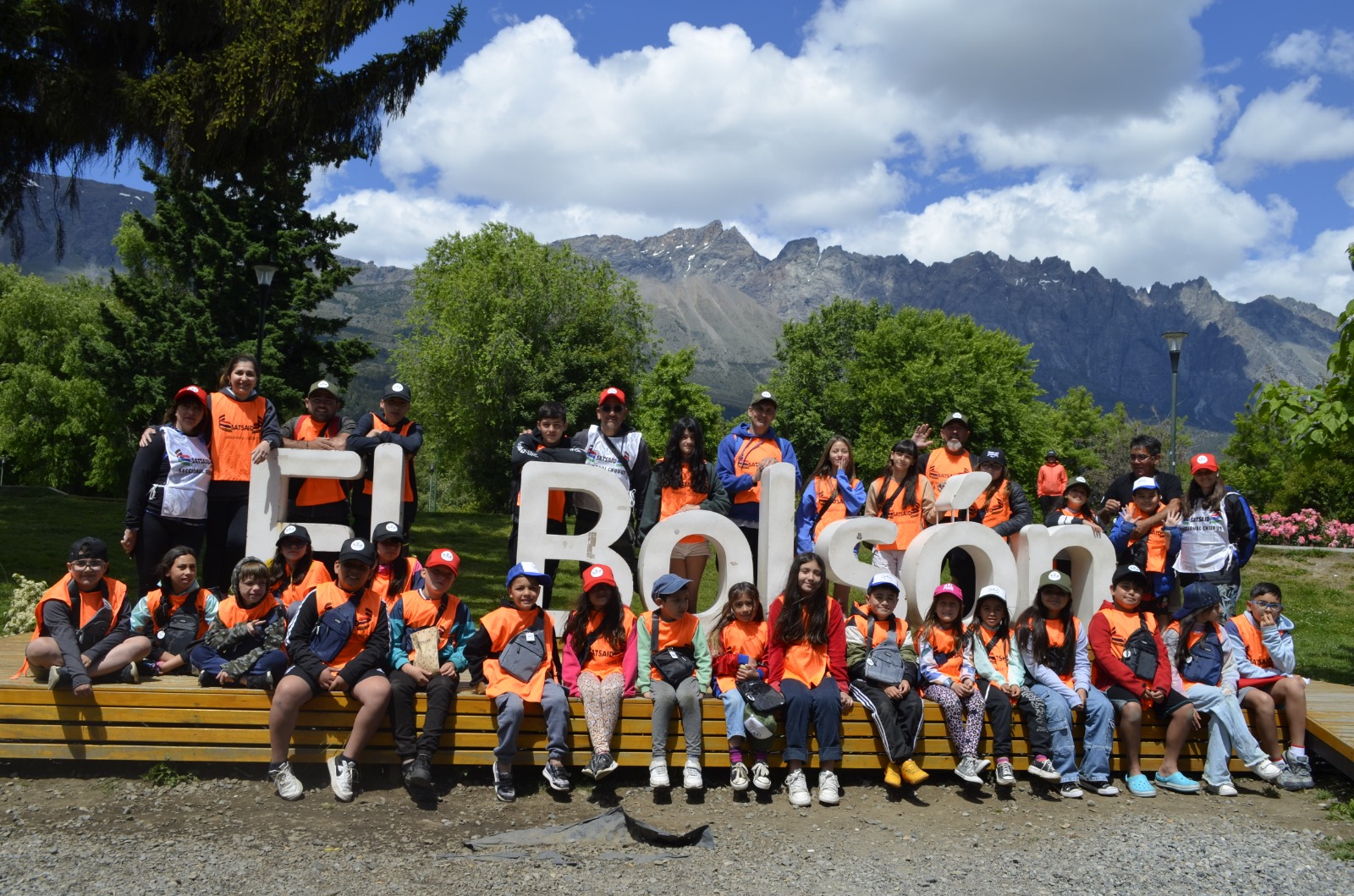 CHUBUT: LA COLONIA DE VACACIONES REALIZÓ SU VIAJE A LAGO PUELO 