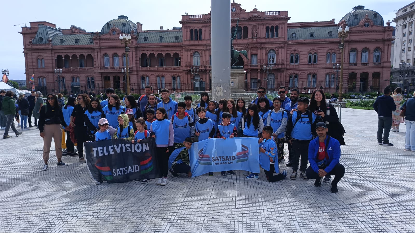 NEUQUÉN: LA COLONIA DE VACACIONES VIAJÓ A LA CIUDAD DE BUENOS AIRES 